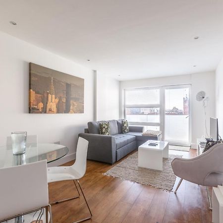 Luxury 2-Bed Flat Parking And Close To The Tube Londen Buitenkant foto