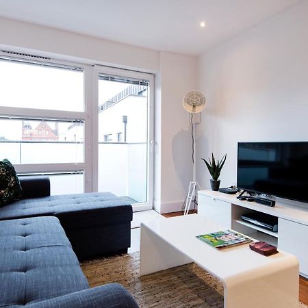 Luxury 2-Bed Flat Parking And Close To The Tube Londen Buitenkant foto