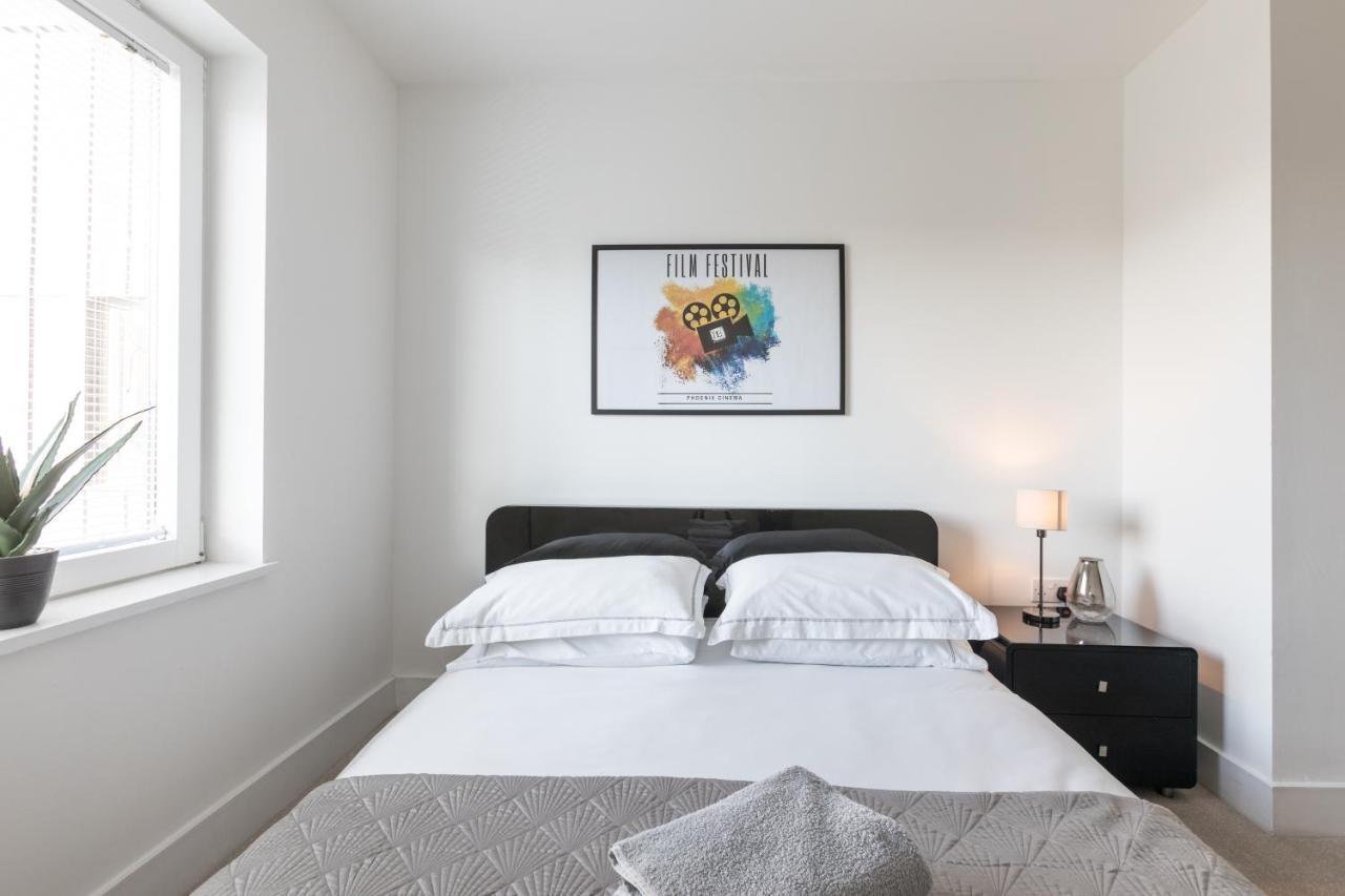 Luxury 2-Bed Flat Parking And Close To The Tube Londen Buitenkant foto