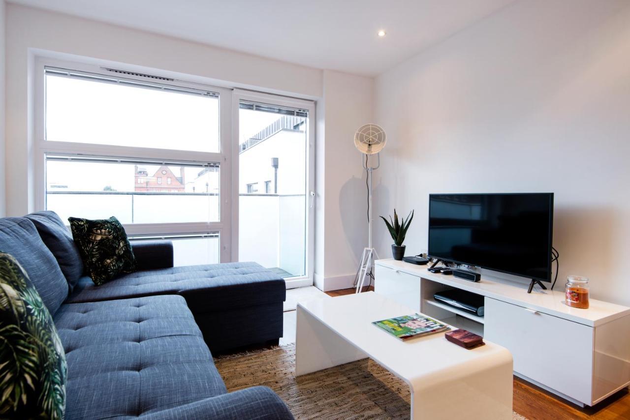 Luxury 2-Bed Flat Parking And Close To The Tube Londen Buitenkant foto