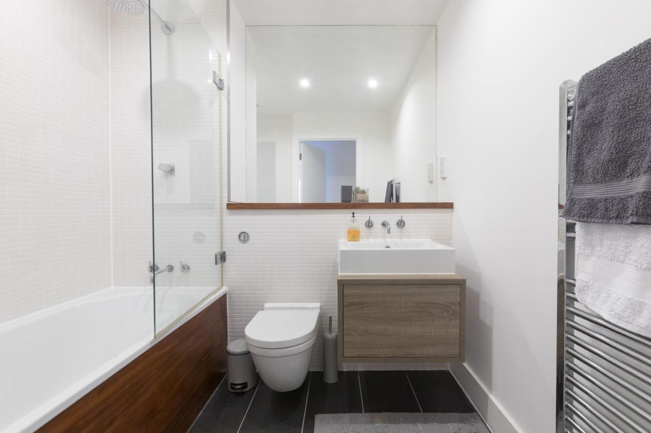 Luxury 2-Bed Flat Parking And Close To The Tube Londen Buitenkant foto