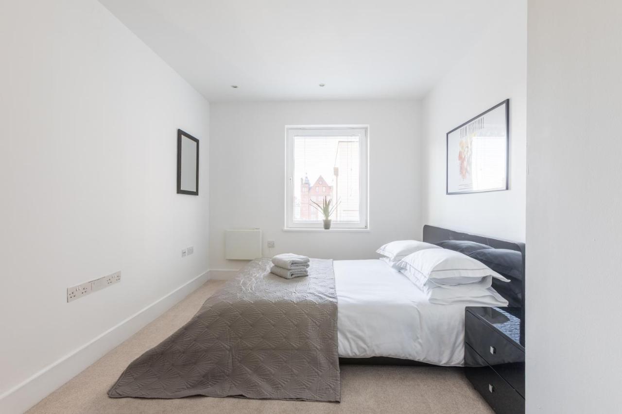 Luxury 2-Bed Flat Parking And Close To The Tube Londen Buitenkant foto