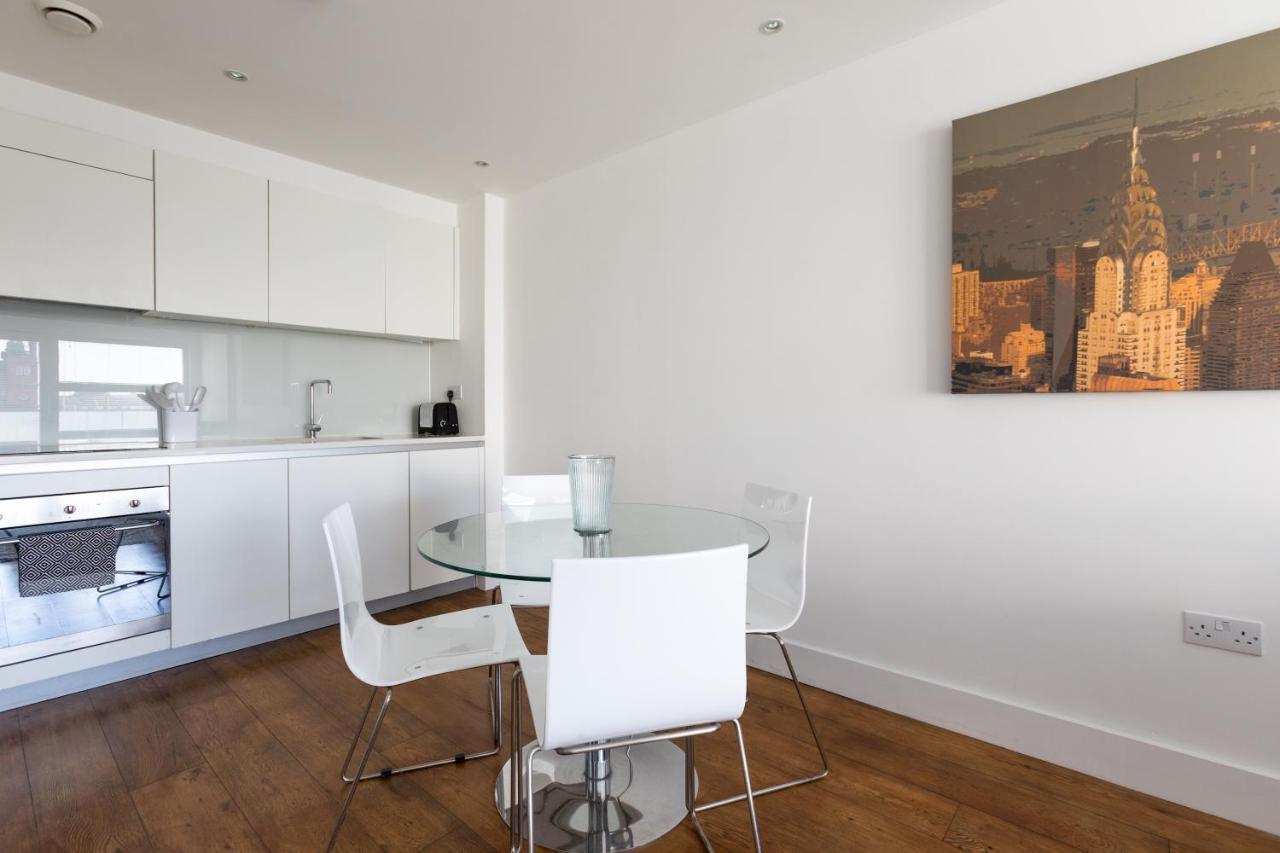 Luxury 2-Bed Flat Parking And Close To The Tube Londen Buitenkant foto