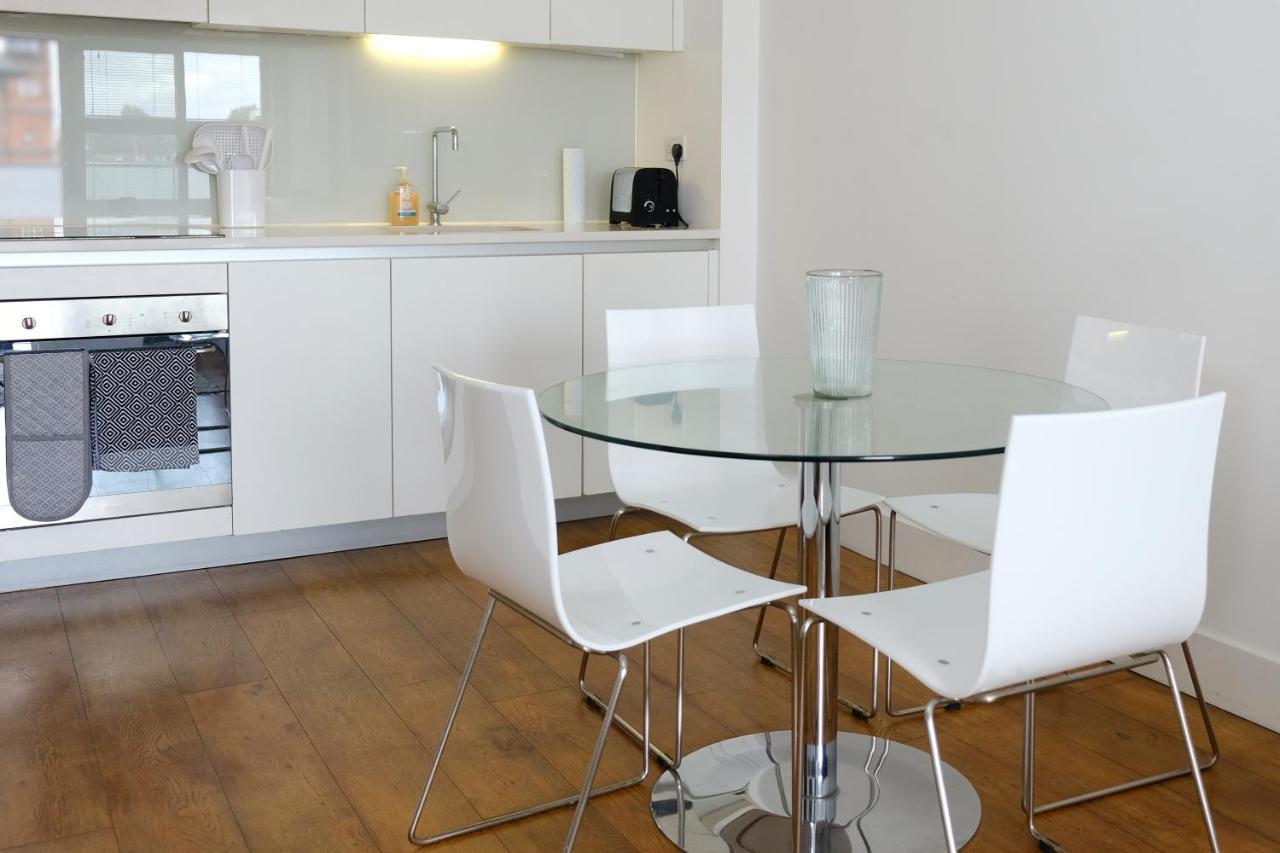 Luxury 2-Bed Flat Parking And Close To The Tube Londen Buitenkant foto