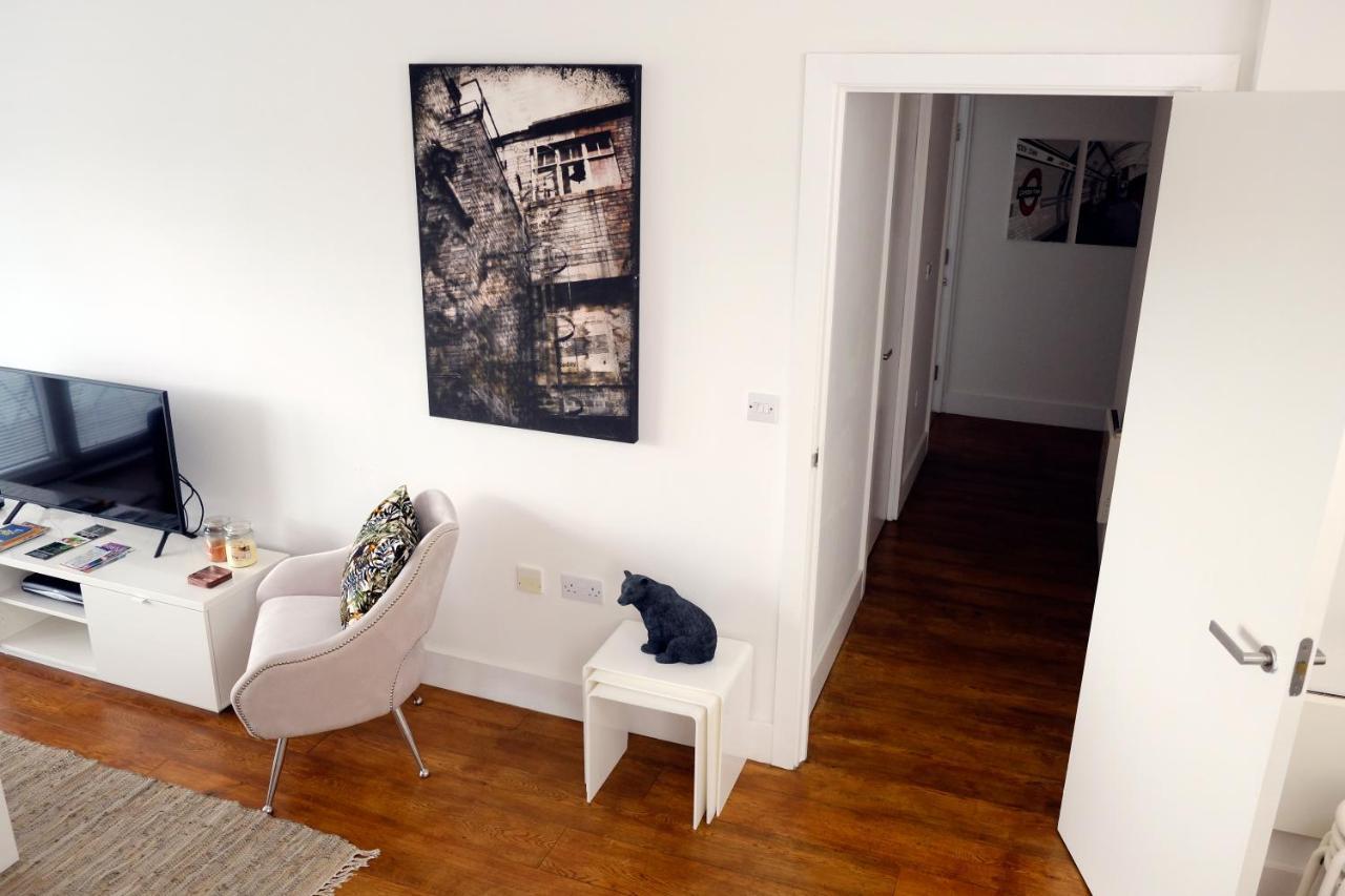 Luxury 2-Bed Flat Parking And Close To The Tube Londen Buitenkant foto