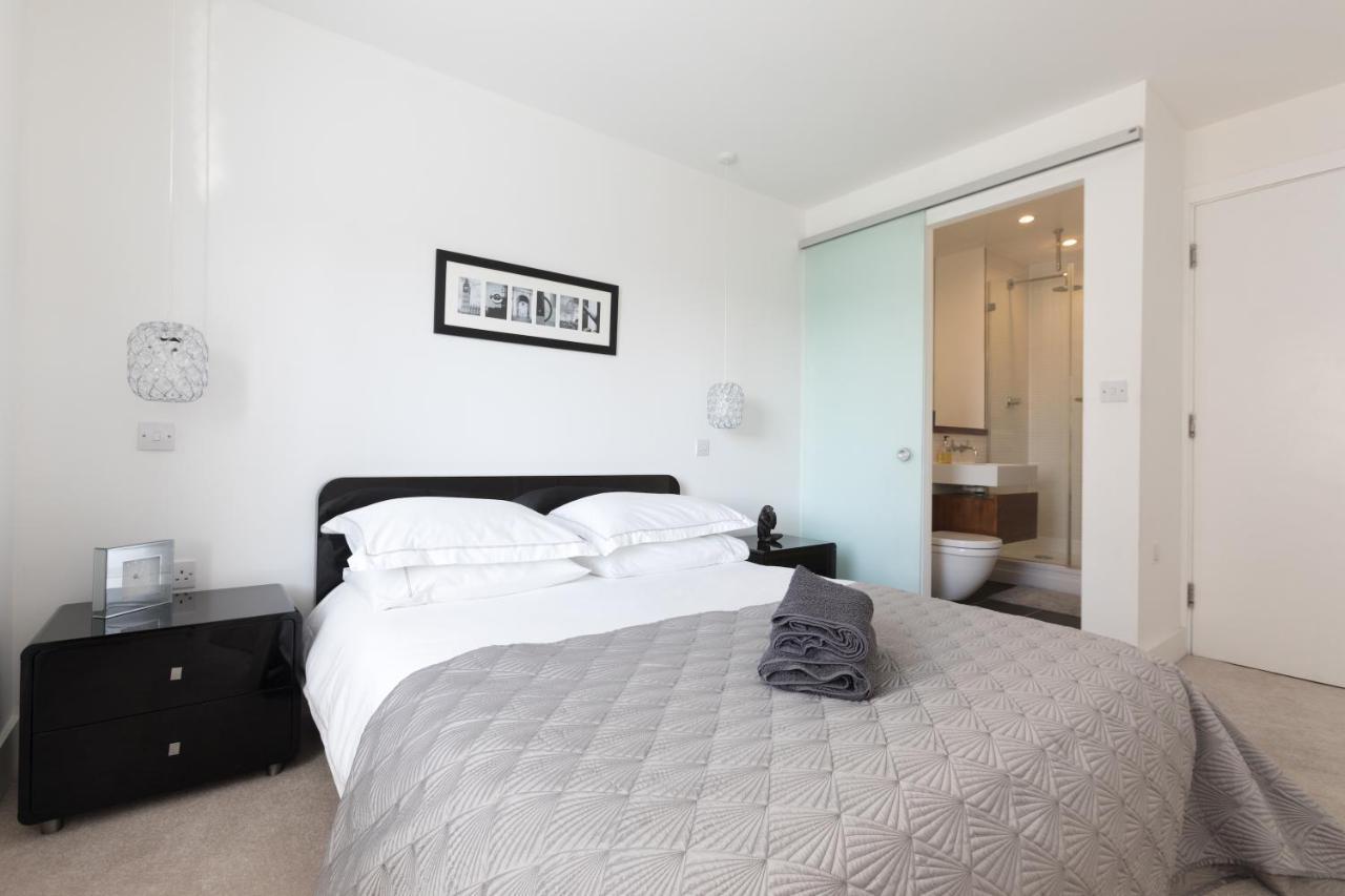 Luxury 2-Bed Flat Parking And Close To The Tube Londen Buitenkant foto