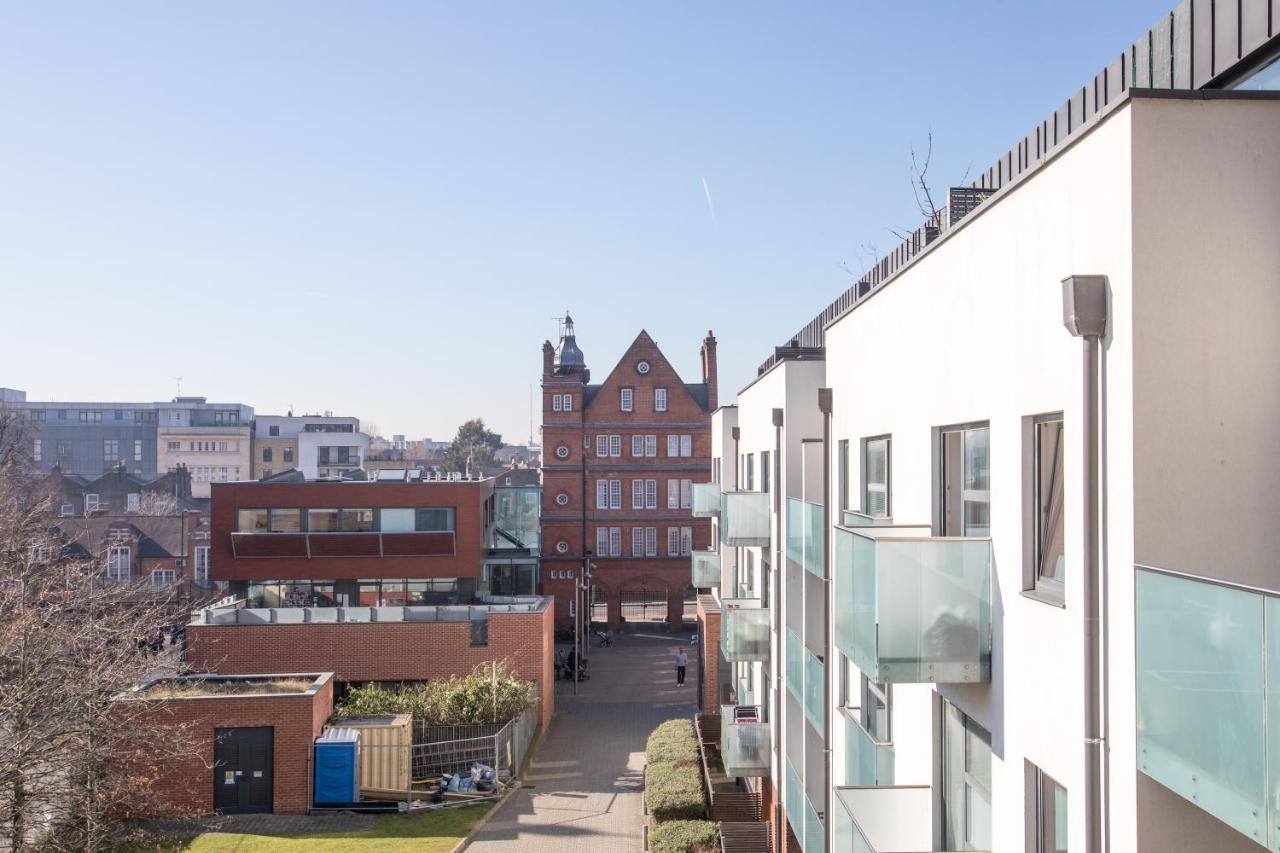 Luxury 2-Bed Flat Parking And Close To The Tube Londen Buitenkant foto