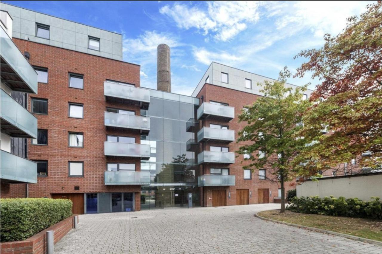 Luxury 2-Bed Flat Parking And Close To The Tube Londen Buitenkant foto
