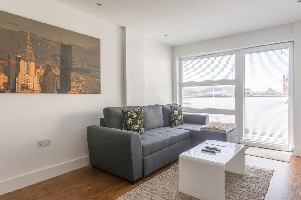 Luxury 2-Bed Flat Parking And Close To The Tube Londen Buitenkant foto