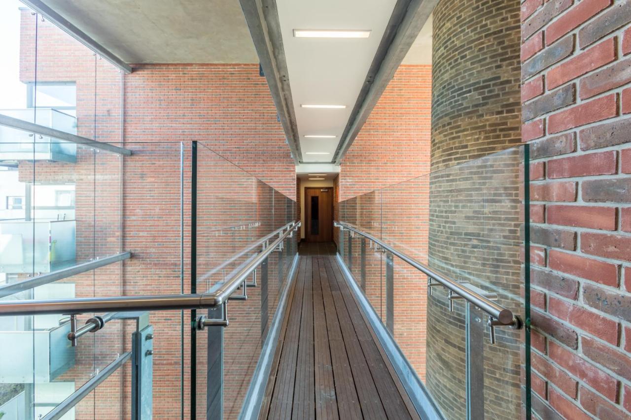 Luxury 2-Bed Flat Parking And Close To The Tube Londen Buitenkant foto