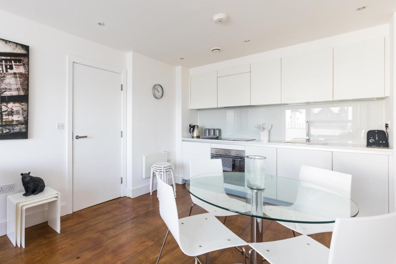 Luxury 2-Bed Flat Parking And Close To The Tube Londen Buitenkant foto